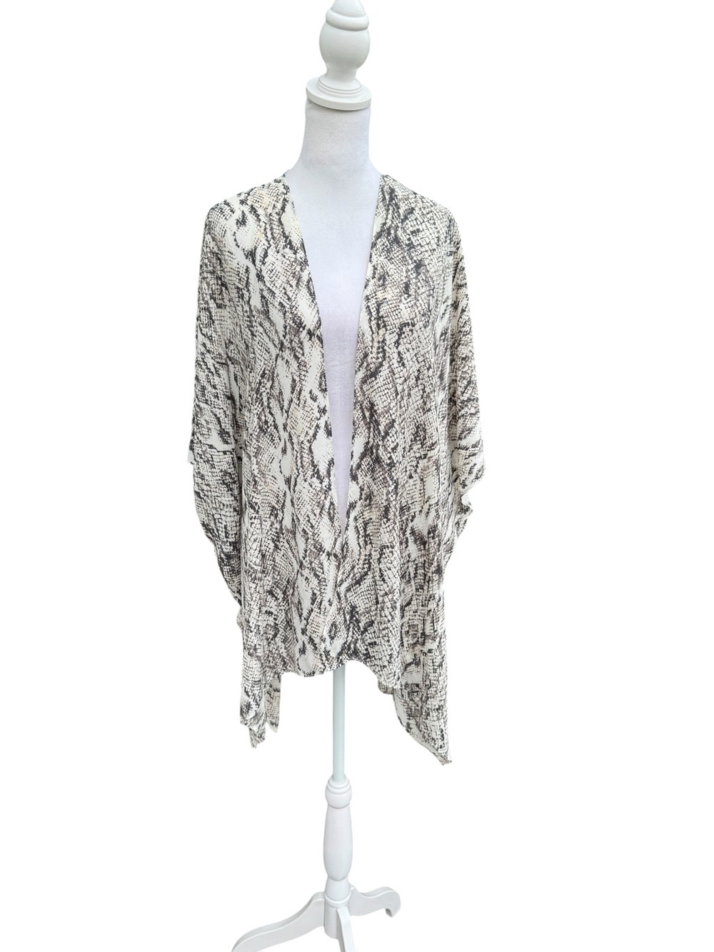 Maurice’s Lightweight Snake-Print Open Front Sweater Cardigan - Cream/Gray